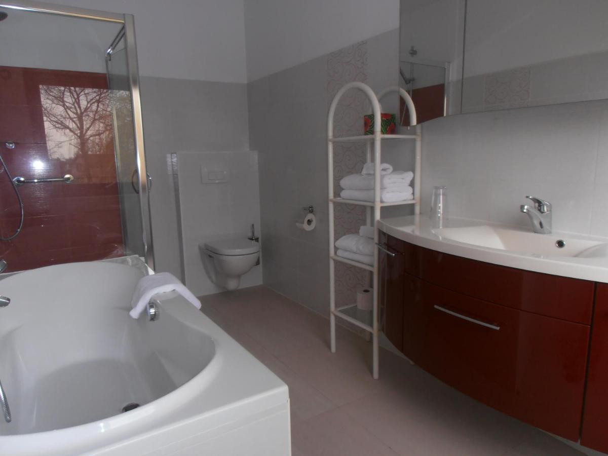 B&B Jossefin Tuinen Lanaken Luaran gambar